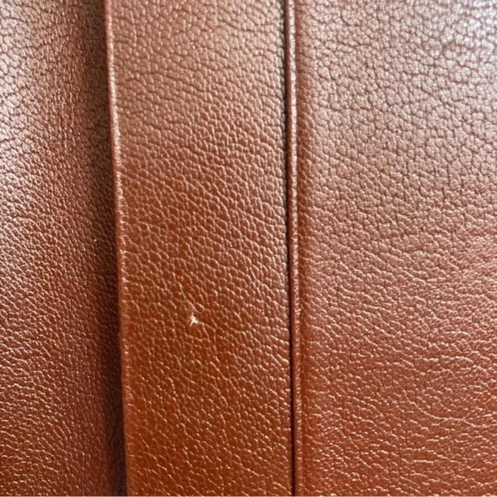 Le tannuer Paris brown leather travel passport wallet holder